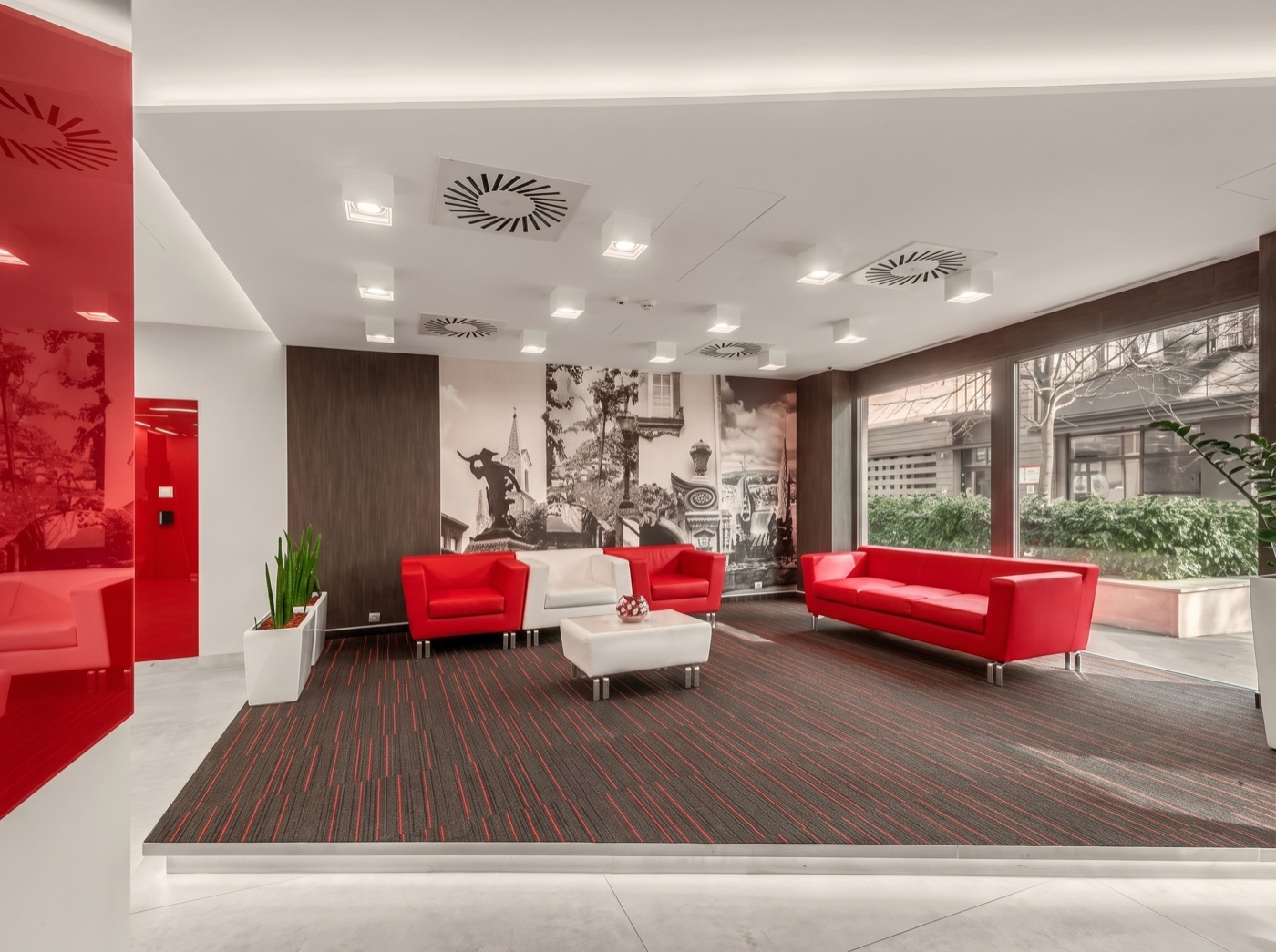 Ground-floor reception and waiting lounge